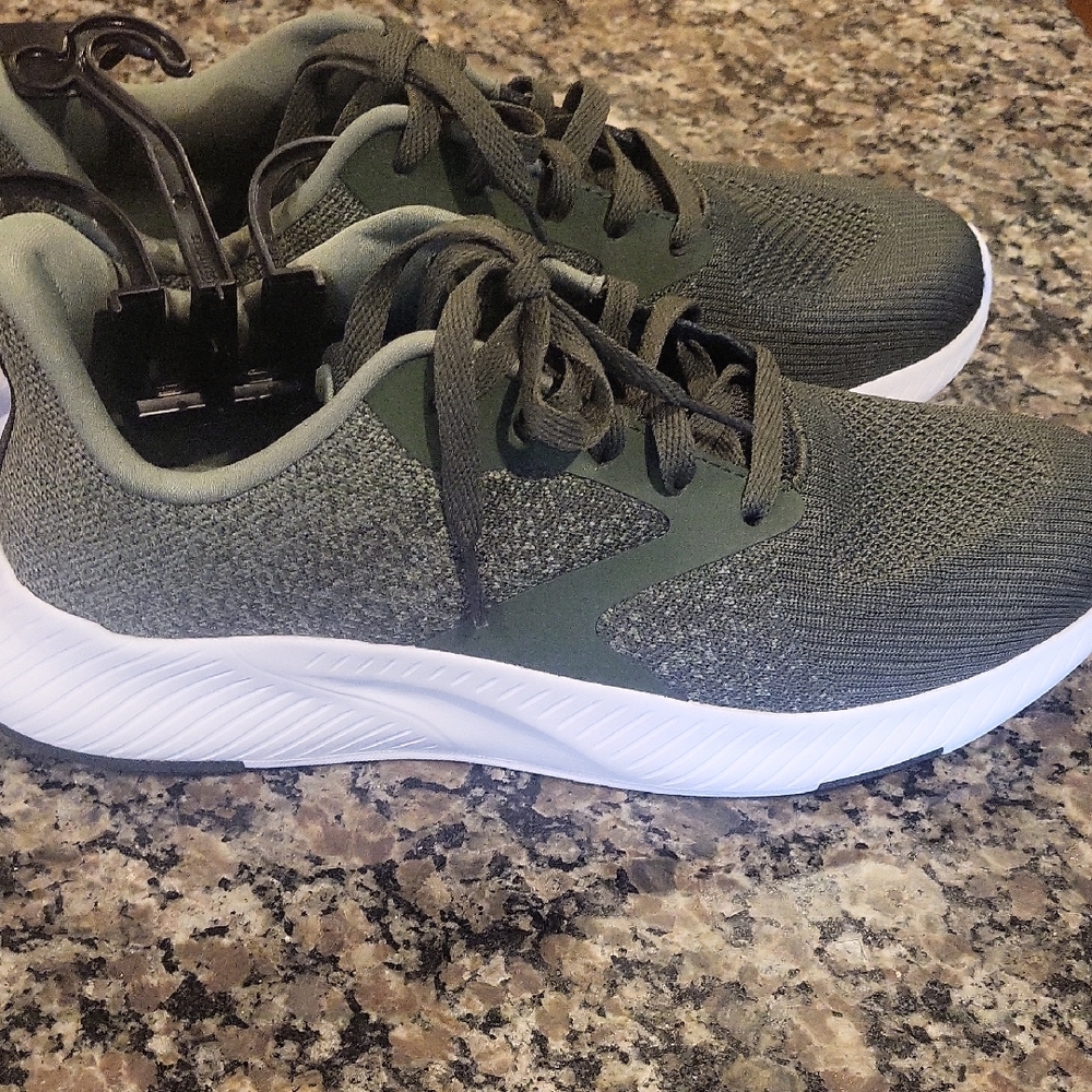 Olive Green and White Athletic Sneakers Mens size 10 NWT gym shoes